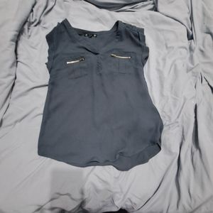 grey top